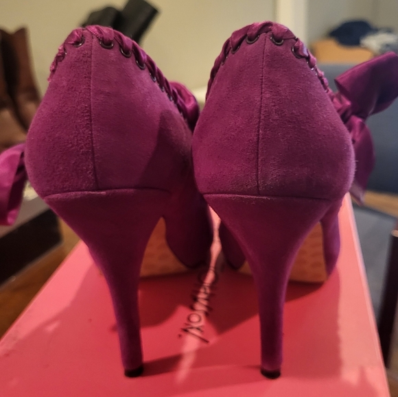 Betsey Johnson Calandria Fuchsia Purple Suede Peeptoe Pumps Heels Size 7.5 - Picture 6 of 11
